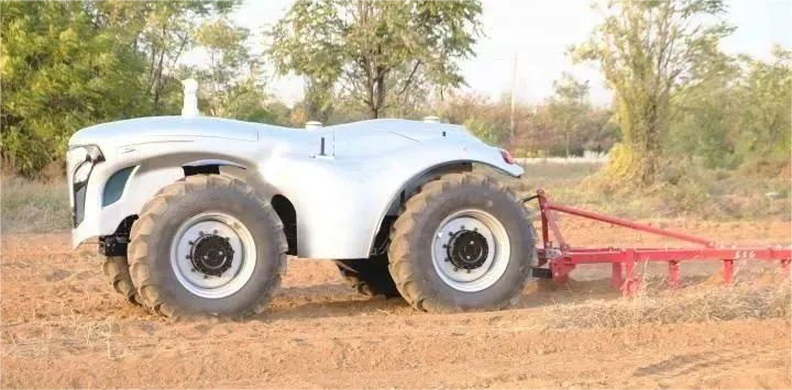 A tendência de desenvolvimento do trator agrícola não tripulado